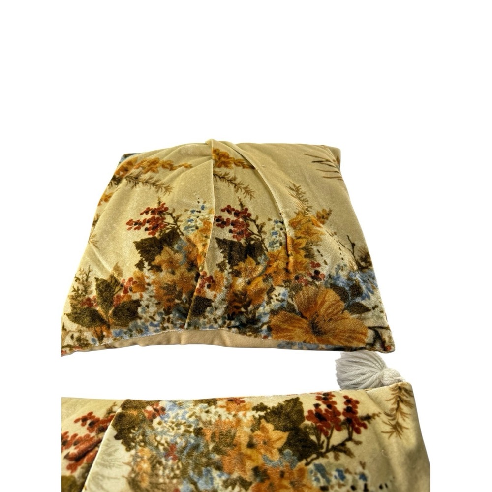 Vintage 1978 Warner Fabric Corp Floral Velvet Tassel Throw Pillows Set of 4 - Picture 11 of 13